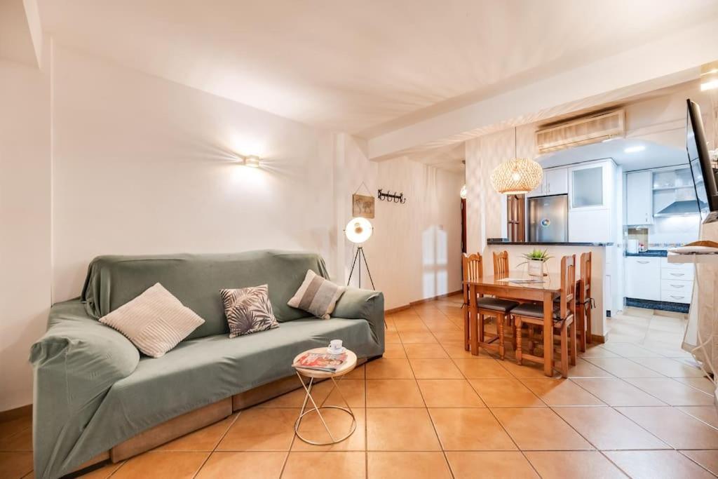 Encantador Apartamento Cerca Del Mar Малага Екстериор снимка