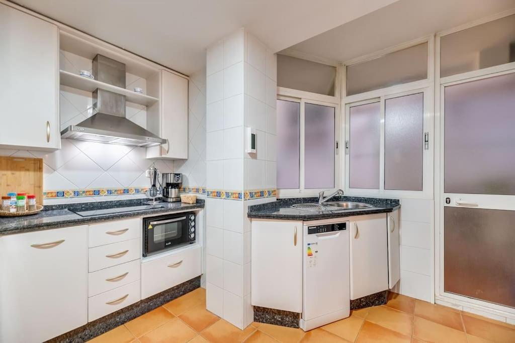 Encantador Apartamento Cerca Del Mar Малага Екстериор снимка