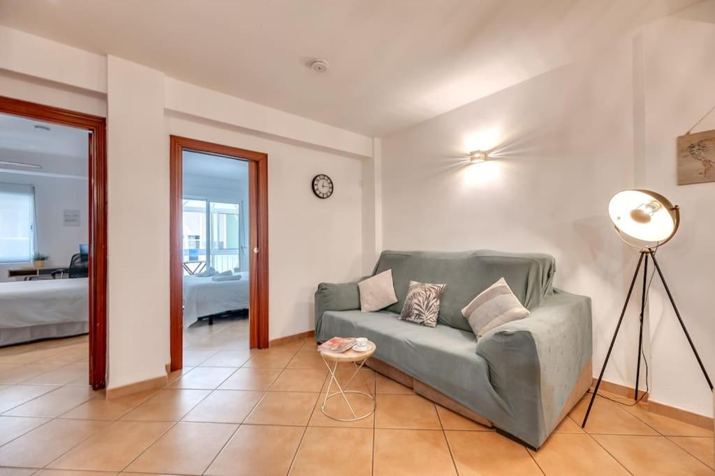 Encantador Apartamento Cerca Del Mar Малага Екстериор снимка