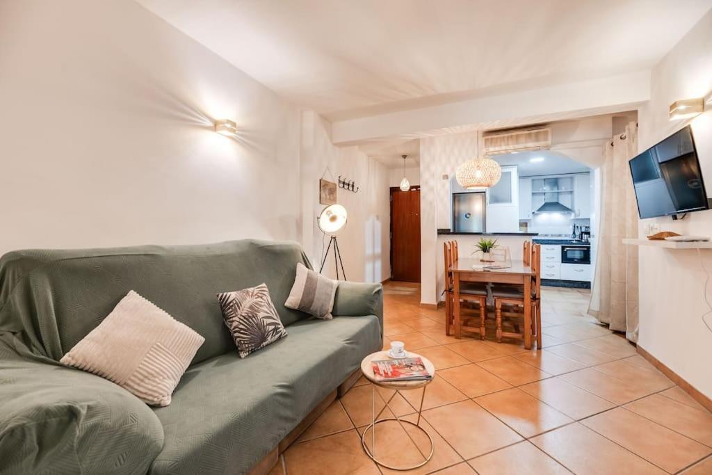 Encantador Apartamento Cerca Del Mar Малага Екстериор снимка