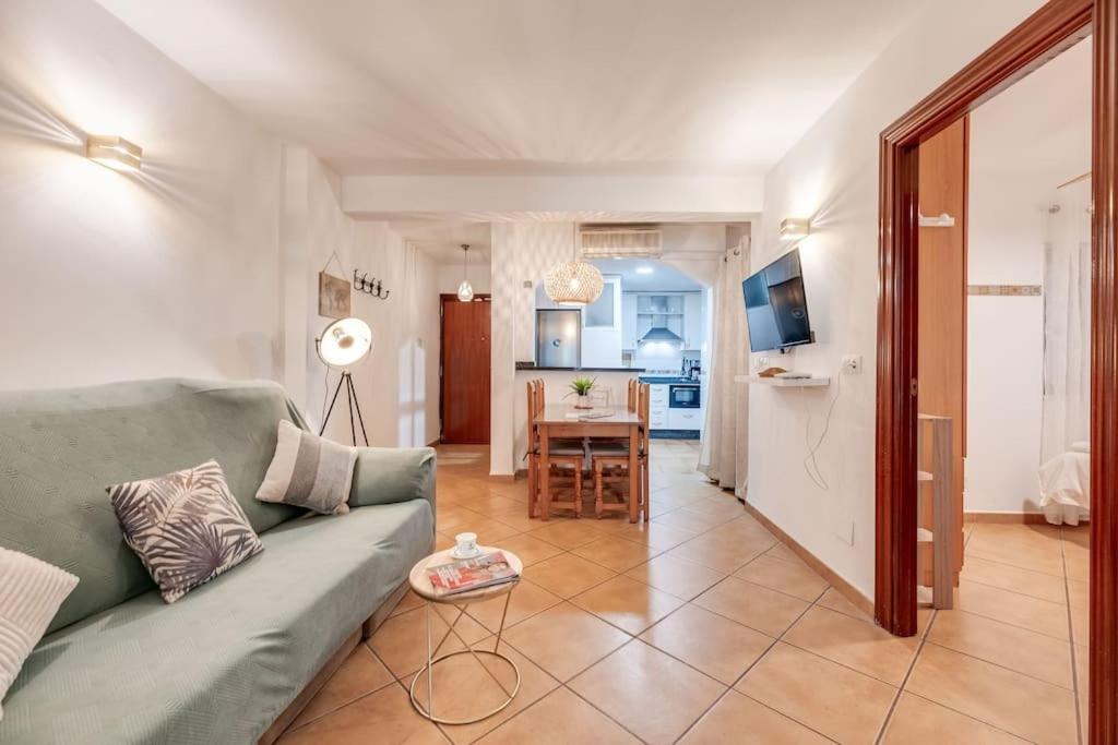Encantador Apartamento Cerca Del Mar Малага Екстериор снимка